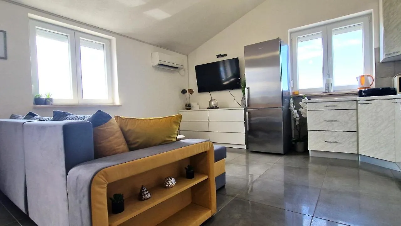 Apartment Goran Krk Town 0*,